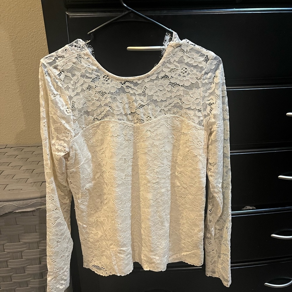 Red by BKE Cream Lace Long Sleeve Top